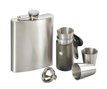 RVS Flachmann heupfles incl 4 schnaps glazen RVS Flachmann heupfles incl 4 schnaps glazen