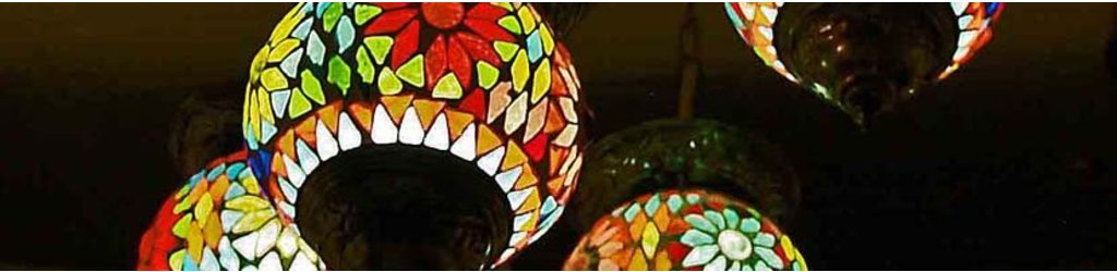 Oosterse lampen met kleurrijk mozaiek en filigrain designs