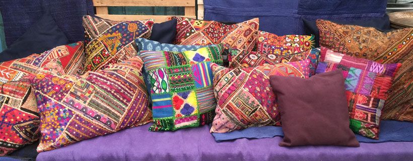 Patchwork poef en kussen in oosterse stijl