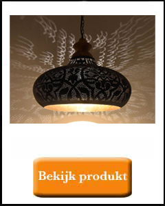 Mat zwarte open filigrain lamp met gouden binnenkant
