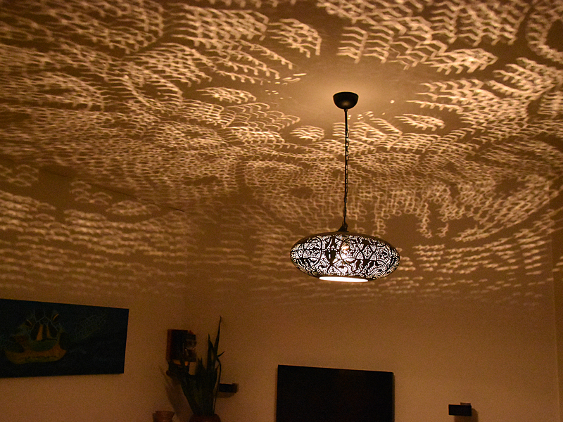 Filigrain hanglamp lichteffect met kopspiegellamp