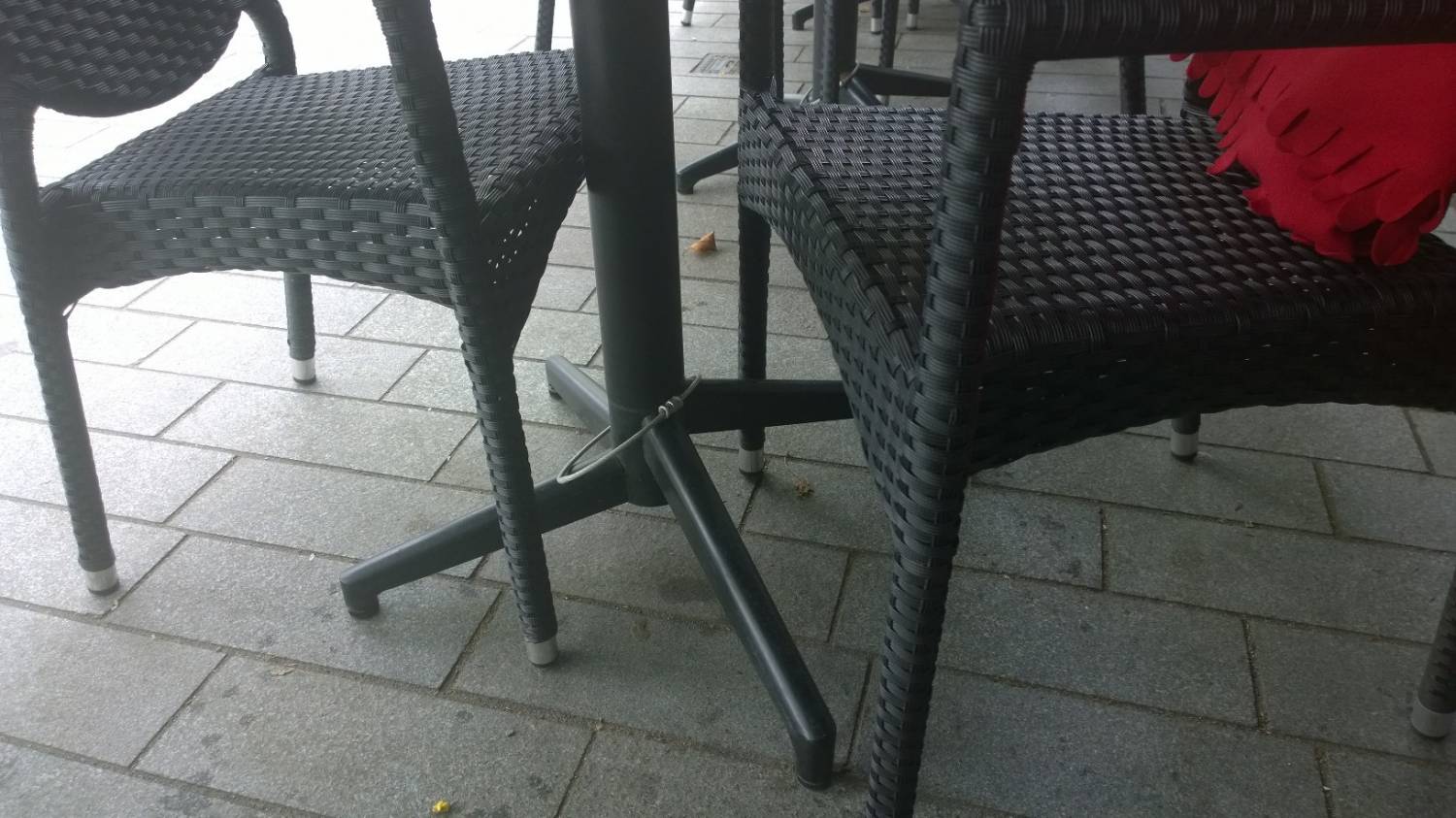Tafel met enkele poot vastzetten - Tip