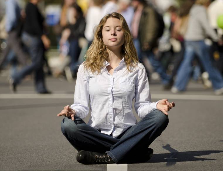 Beoefen yoga en meditatie voor het verminderen van stress