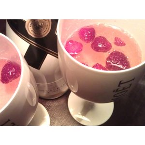 Moet & Chandon Ice Imperial glazen met een fles Moët Ice
