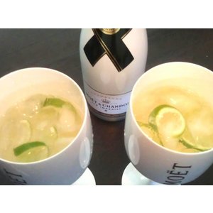 Moet & Chandon Ice Imperial glazen met een fles Moët Ice