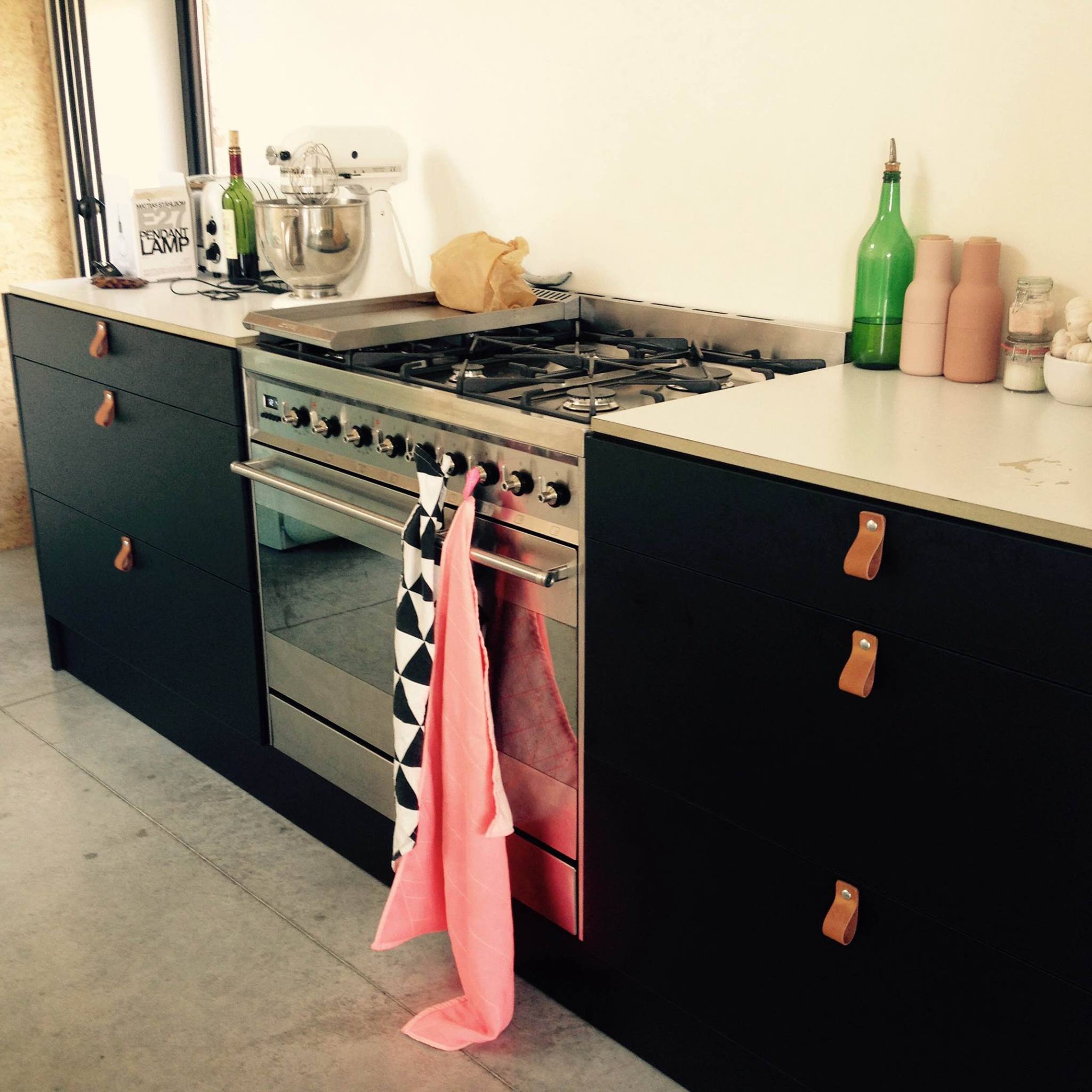 Woondecoratie met lederen handgreepjes xiiniix
