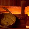 Sauna accessoires zoals emmers, lepels en kleding