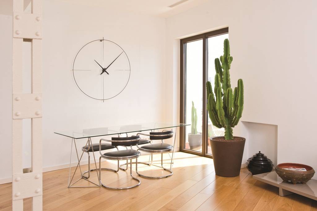 Large wall clocks in the interior