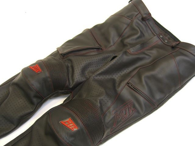 Ode aan de leren motorbroek