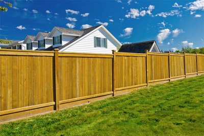 Schutting beitsen