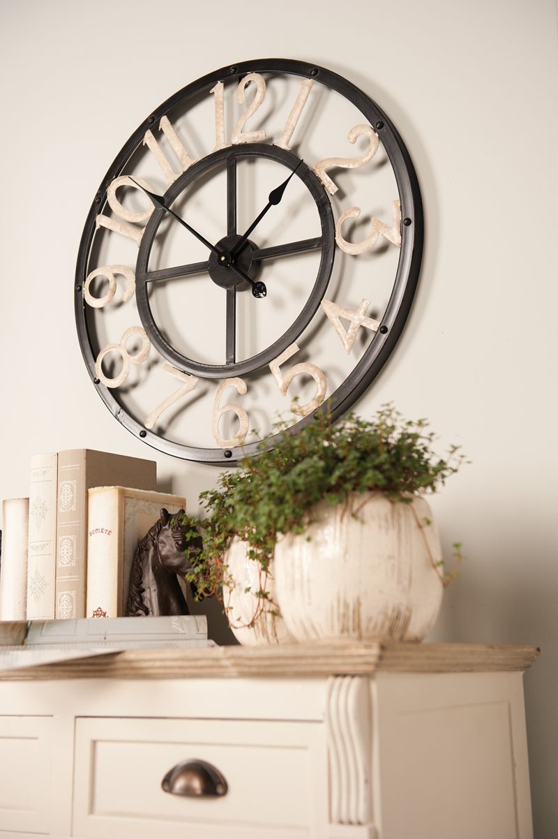 Trendy: Een grote wandklok in je interieur