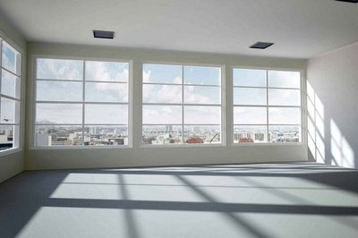 Vloerverf geeft appartement een industriële uitstraling