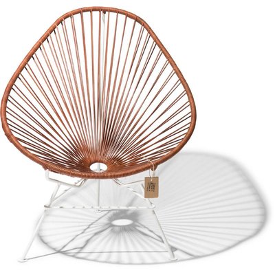 Silla Acapulco de cuero, pieza única con base en blanco