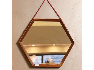 Lazio - Hexagon Hangspiegel - Teak Kleur met Rood Koord