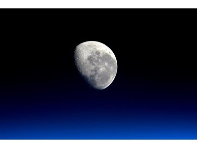 Maan by NASA