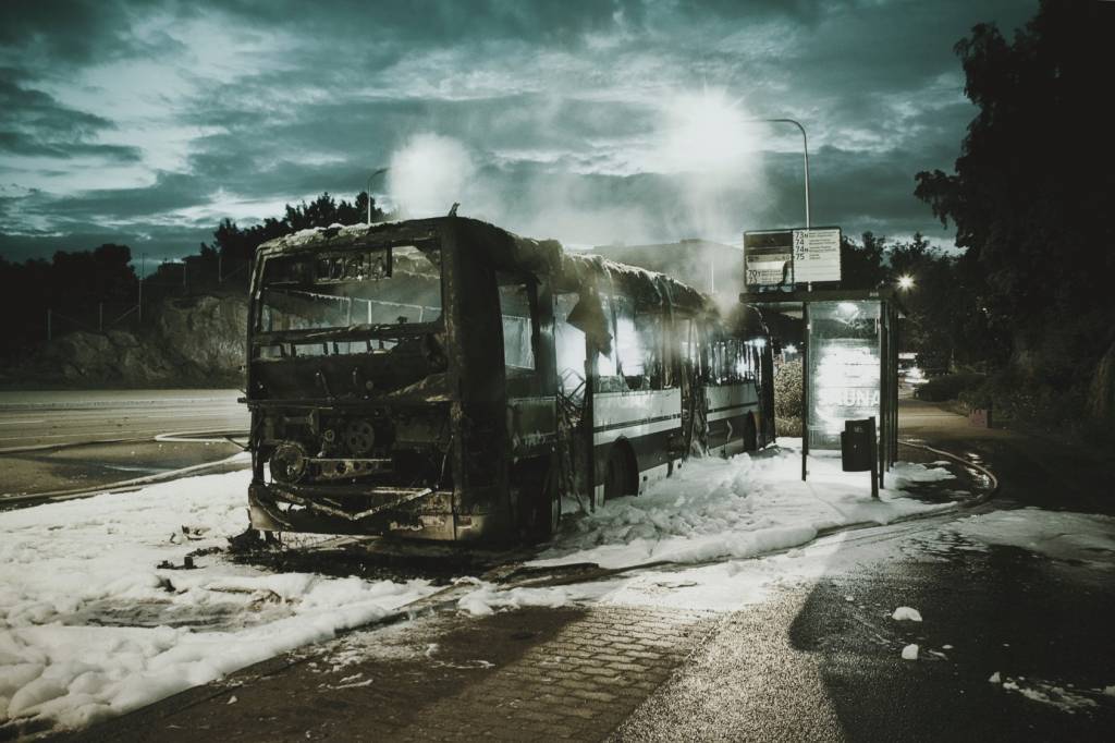 Bus fire by Hans Eiskonen