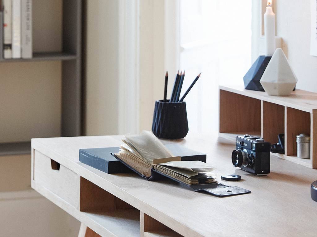 Stoelen voor in de woonkamer: stoelen op oude houten en voor de.