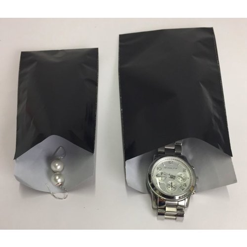200x Cadeauzakjes zwart 200x Cadeauzakjes zwart