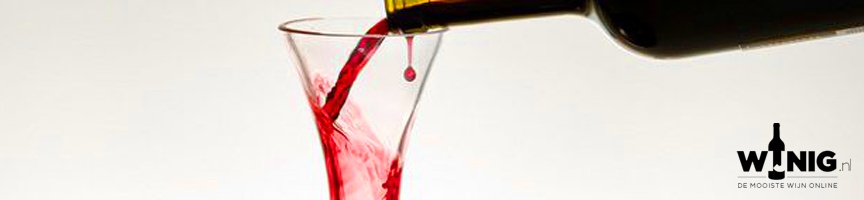 Wijn karafferen of decanteren?