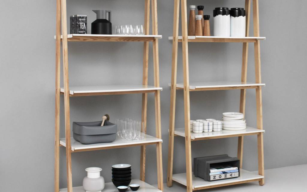 Normann Copenhagen One Step Up High boekenkast wit - LIVING AND CO. Normann Copenhagen One Step Up High boekenkast wit - LIVING AND CO.
