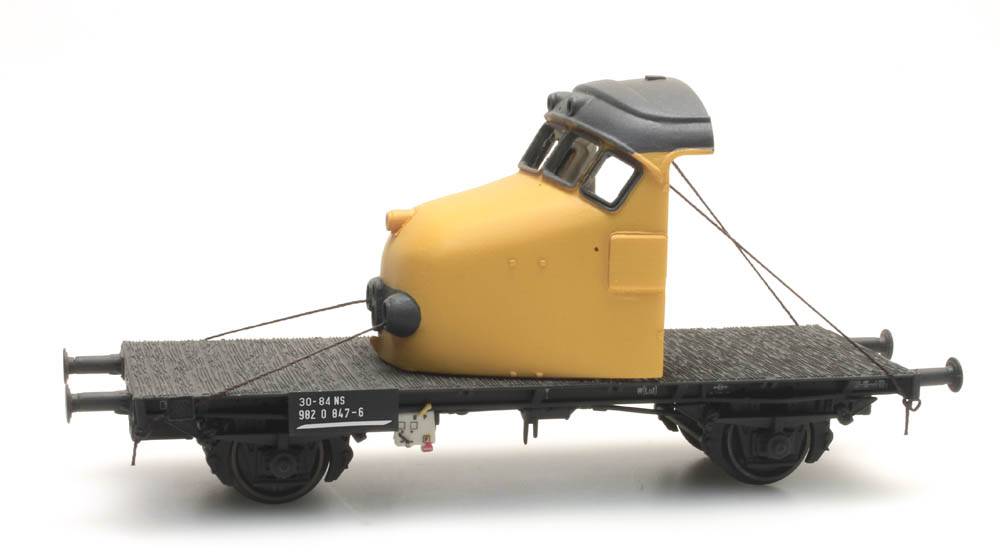 Dutch 2-axle flat car with 'Hondekop' yellow