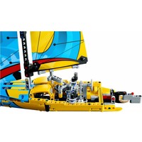 42074 Technic Racejacht