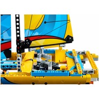 42074 Technic Racejacht