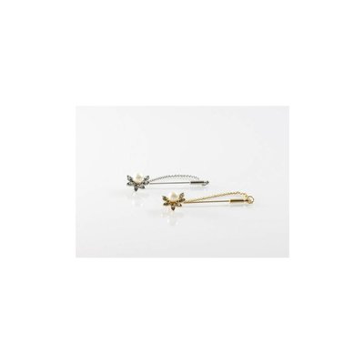 Scarf pin with rhinestones flower in gold and silver