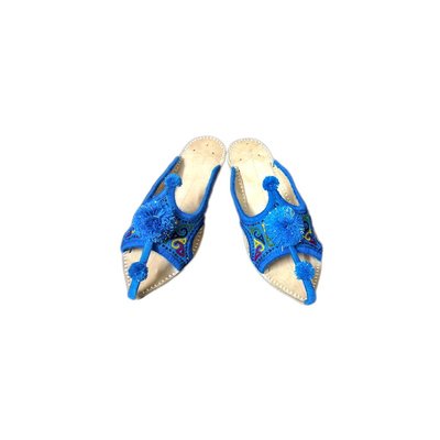 Orientalische Leder-Pantolette mit Pompons in Blau