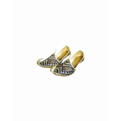 Traditional Khussa for women with embroidery - Black-Gold