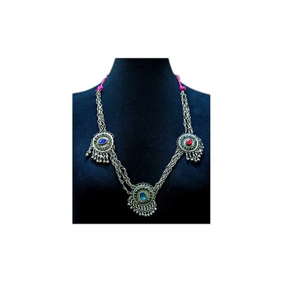 Tribal necklace with three pendants round