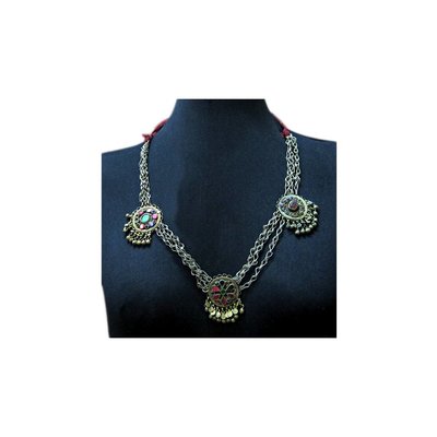Tribal necklace with three pendants round