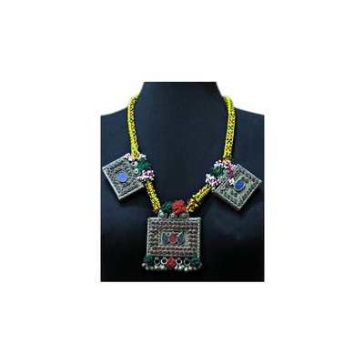 Tribal necklace with big pendants