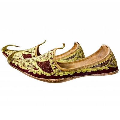 Indian beak shoes - Men Khussa in Gold Red