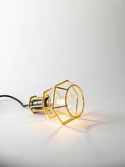 Moderne Lampen mit Drahtgestell