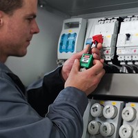 Single-pole circuit breaker lockout E201