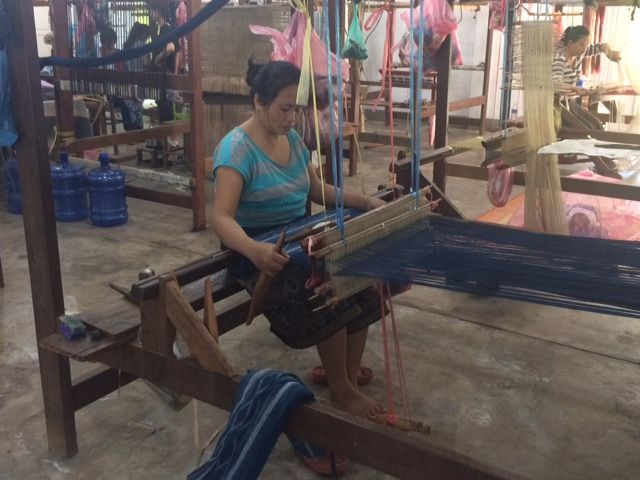 Simone van Boven bij Producenten in Laos
