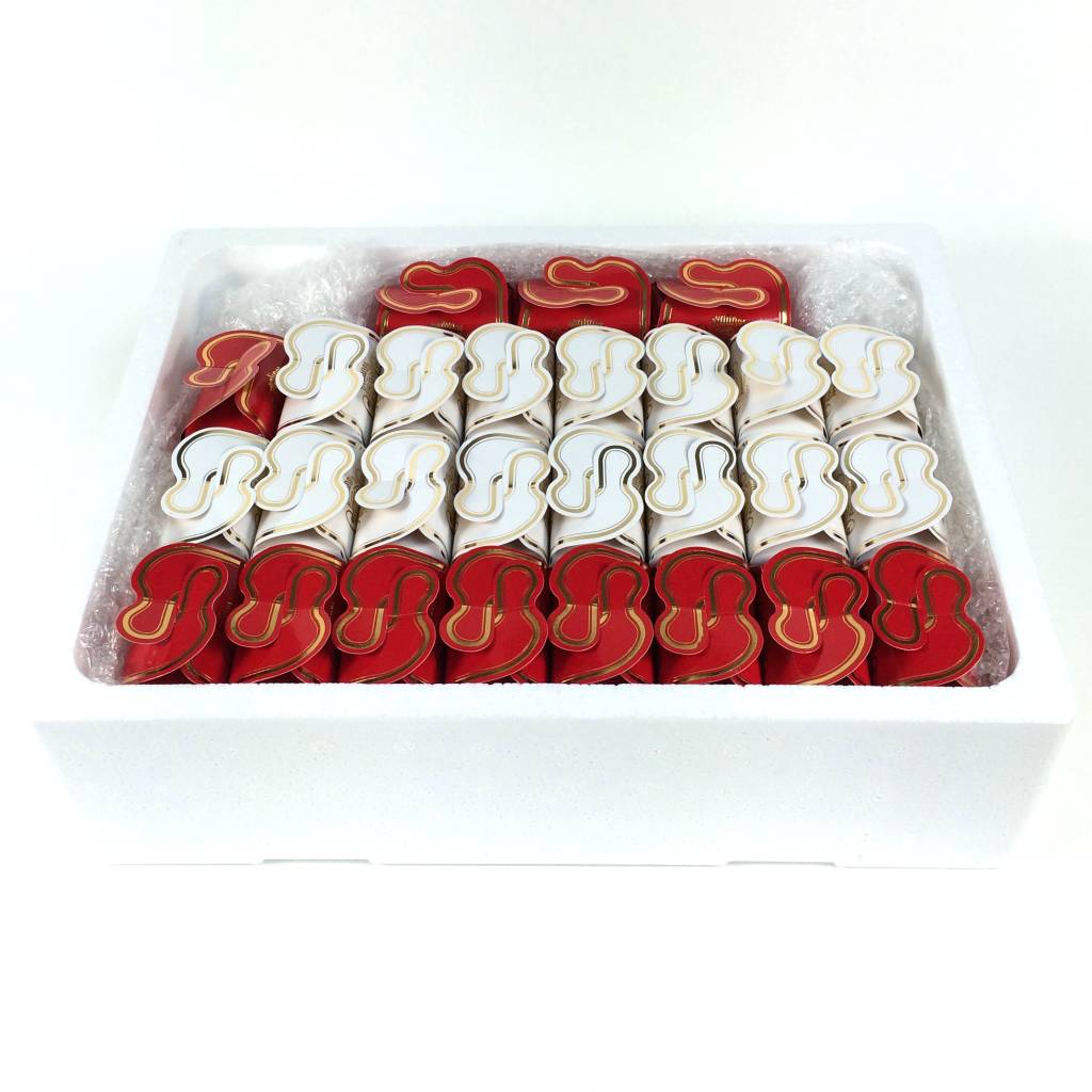 butterfly box with 3 pralines