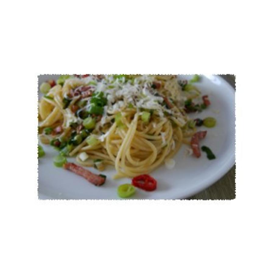Spaghetti al lardo met lente ui en een pepertje