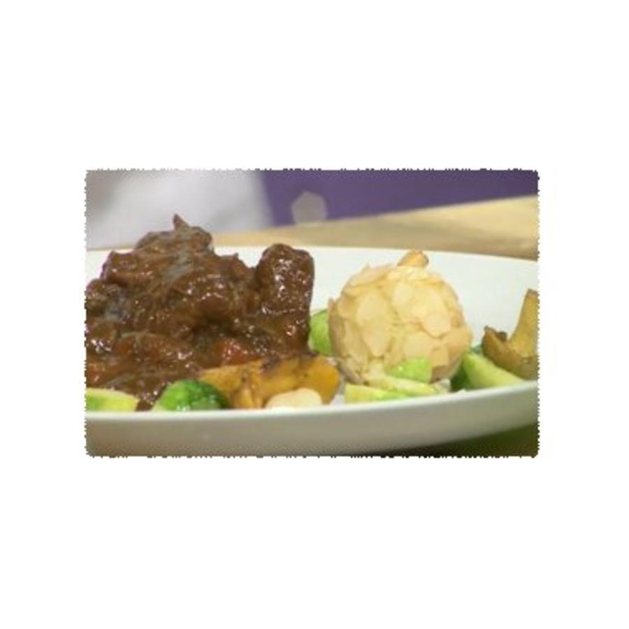 Hertenstoof met Pommes Amandes