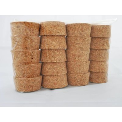 20 stuks kurken, te gebruiken voor het afdichten van boorgaten in de wand. (knie, neus en boven bij het plafond)