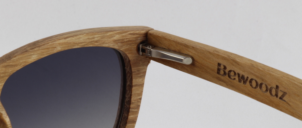 Sonnenbrille aus Holz mit flexiblem Federscharnier