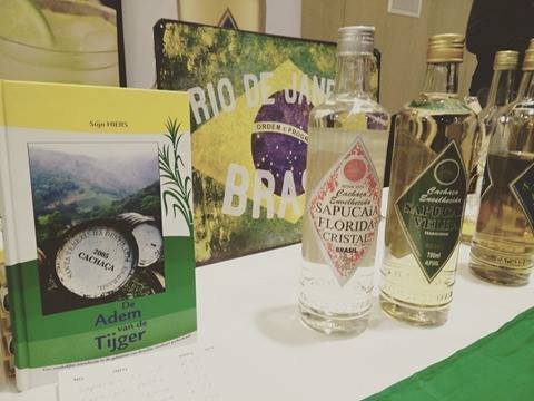 Belgischer Spirituosen Autor schreibt erstes Buch über brasilianischen Cachaça auf Niederländisch.