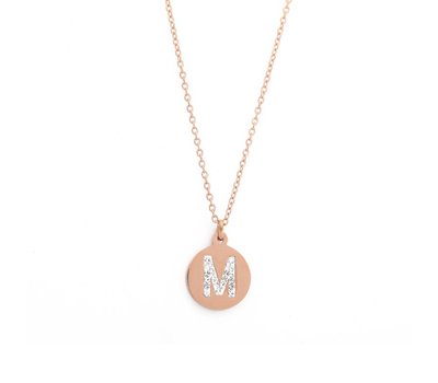 Ketting met letter Letter Ketting Crystal M rose goud van roestvrij staal.