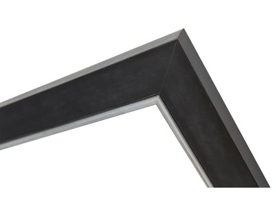 Schwarzer Rahmen mit silbernem Rand