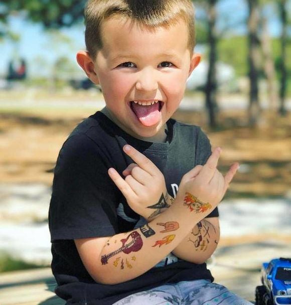 Artist Gives Sick Kids Awesome Tattoos To Make Life In Hospital More Fun |  Bored Panda