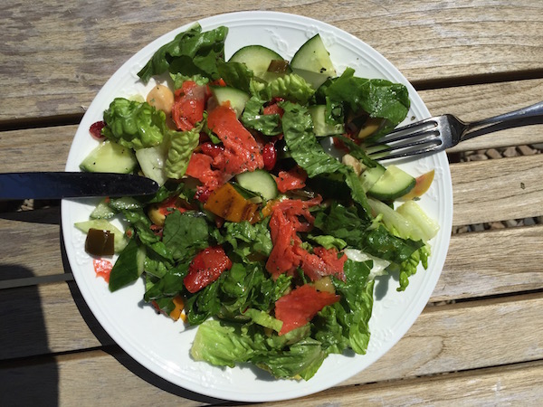 Bulletproof salade met zalm