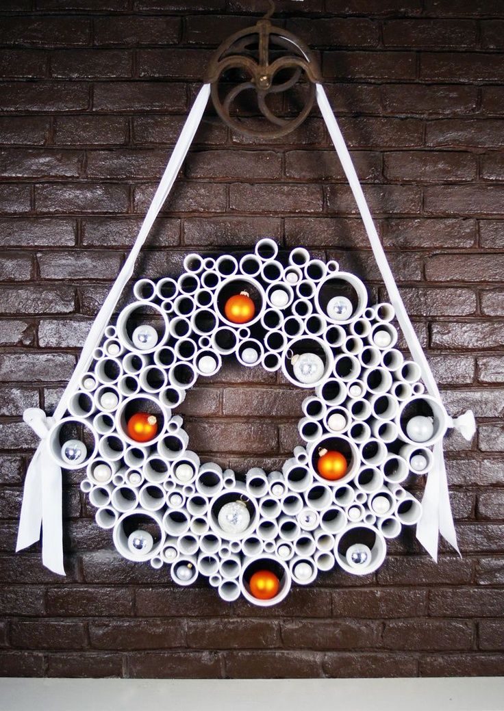 Kerstkrans van PVC buis