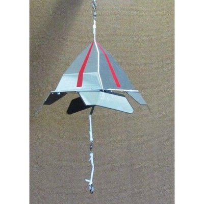 Wind Eagle Eye spiegelpyramide hangend