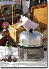 Cobb barbecue: veilig en probleemloos grillen voor de Boot barbecue BBQ aan boord | Sailspecials